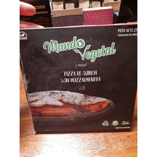 Pizza de quinoa con muzzalmendra mundo vegetal